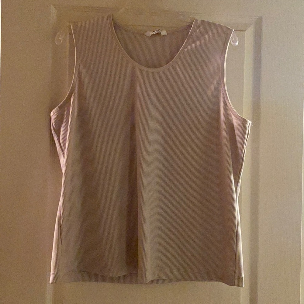 Tan ribbed shell